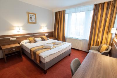 Árpád Hotel Tatabánya - alloggio confortevole nel centro di Tatabanya - ✔️ Árpád Hotel*** Tatabánya - albergo economico a Tatabanya