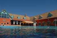 Piscina termal en hotel Termal Liget Erd - cerca de Budapest - Hungría