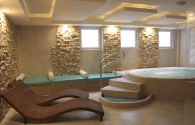 Thermal Hotel*** wellnessruimte met jacuzzi en sauna - ✔️ Thermal Hotel*** Mosonmagyaróvár - thermaal water in Mosonmagyarovar 
