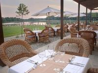 Terrasse avec vue panoramique sur le lac Tisza, Balneum thermal Hotel