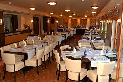 To Hotel elegantes Restaurant in der Bank mit speziellen Paketen - ✔️ To Wellness Hotel*** Bank - romantisches Hotel am Banki-See