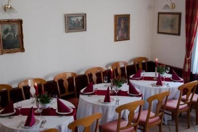 Ristorante all'Hotel Var con piatti ungheresi - hotel wellness a Visegrad - ✔️ Vár Wellness Kastélyhotel*** Visegrád - hotel benessere a Visegrad