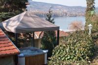 Jacuzzi cu panoramă pe Dunăre la Hotelul Castel Var Wellness din Visegrad