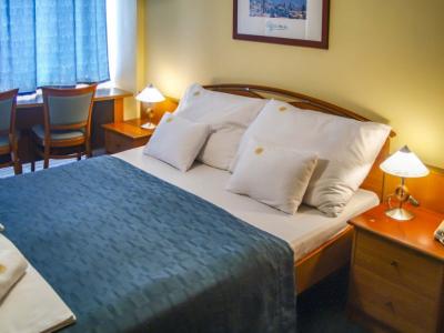 Alojamiento barato 3* en Lago Balatón, Hotel Világos - ✔️ Világos Hotel Balatonvilágos ✔️ Hotel el lago Balaton