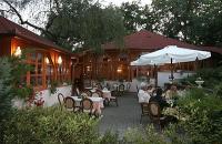 Romantyczny Hotel Villa Volgy Eger - Restauracja w ogrodzie