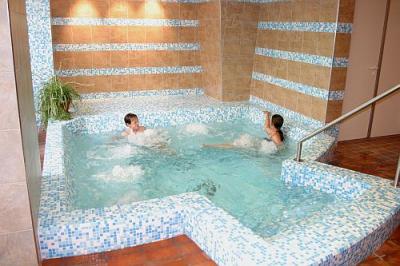 Centrul wellness al hotelului cu jacuzzi - wellness la Kecskemet - Hotel Aranyhomok Wellness Kecskemet - ✔️ Hotel Aranyhomok**** Kecskemét - hotel în centrul oraşului Kecskemét