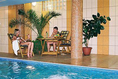 Ungarn Wellnesshotel - Schwimmbad in Hajduszoboszlo Wellnesshotel M - Wellness Hotel M Hajduszoboszlo - Wellness Wochenende beim Heilbad von Hajduszoboszlo