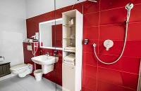 Bagno con vasca all'Hotel Rubin - Ungheria - Budapest 