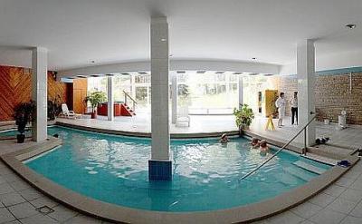 Spa Thermal Hotel Fit Heviz en Hongrie, Héviz - le bain intérieur thermal de L'Hôtel Fit de la ville Héviz - ✔️ Hotel Fit*** Heviz - Hôtel Thermal Fit avec les paquets des offres favorables de demi-pensions au prix bas